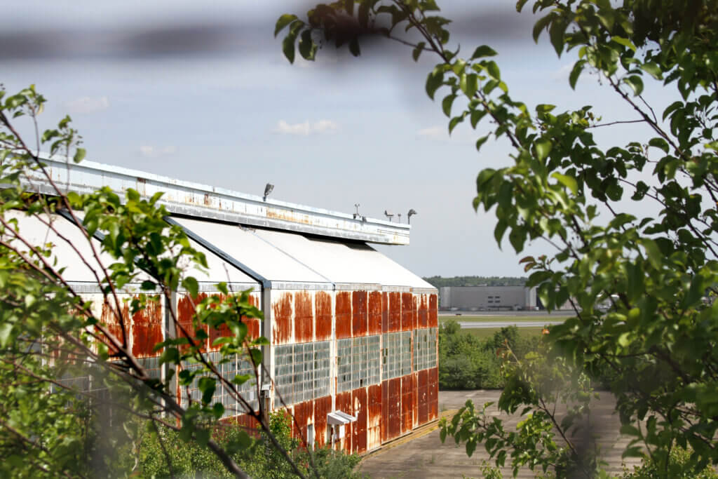 An old hangar on the Bedford side of Hanscom Field has sat empty for roughly 25 years. Photo: Dakota Antelman/The Acton Bridge
