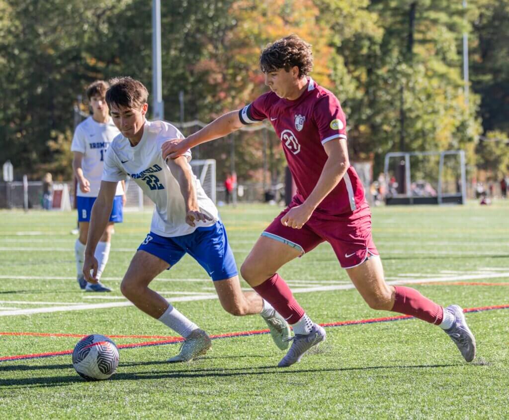 Cooper Balfour vies for possession against Bromfield. Photo by Rebecca Woodward