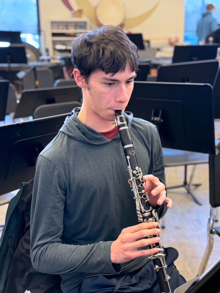 Elias Schwartz of Acton concentrates on his clarinet during a band rehearsal. Photo: Laurie O’Neill/The Acton Bridge