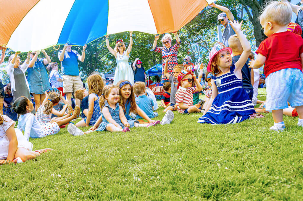 Entertainer Shon Gordon’s third annual appearance at the Acton picnic featured guitar music, a colorful parachute, and bubbles. Photo: Stephen Beyer/The Acton Bridge
