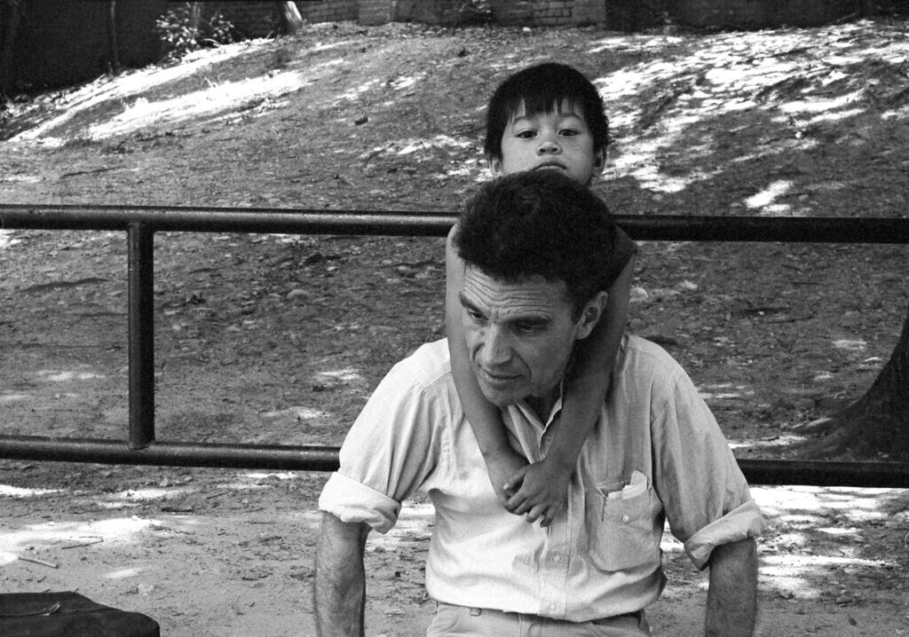 Coles with a Cambodian refugee child in Alexandria, Virginia, in 1984. Photo by Alex Harris