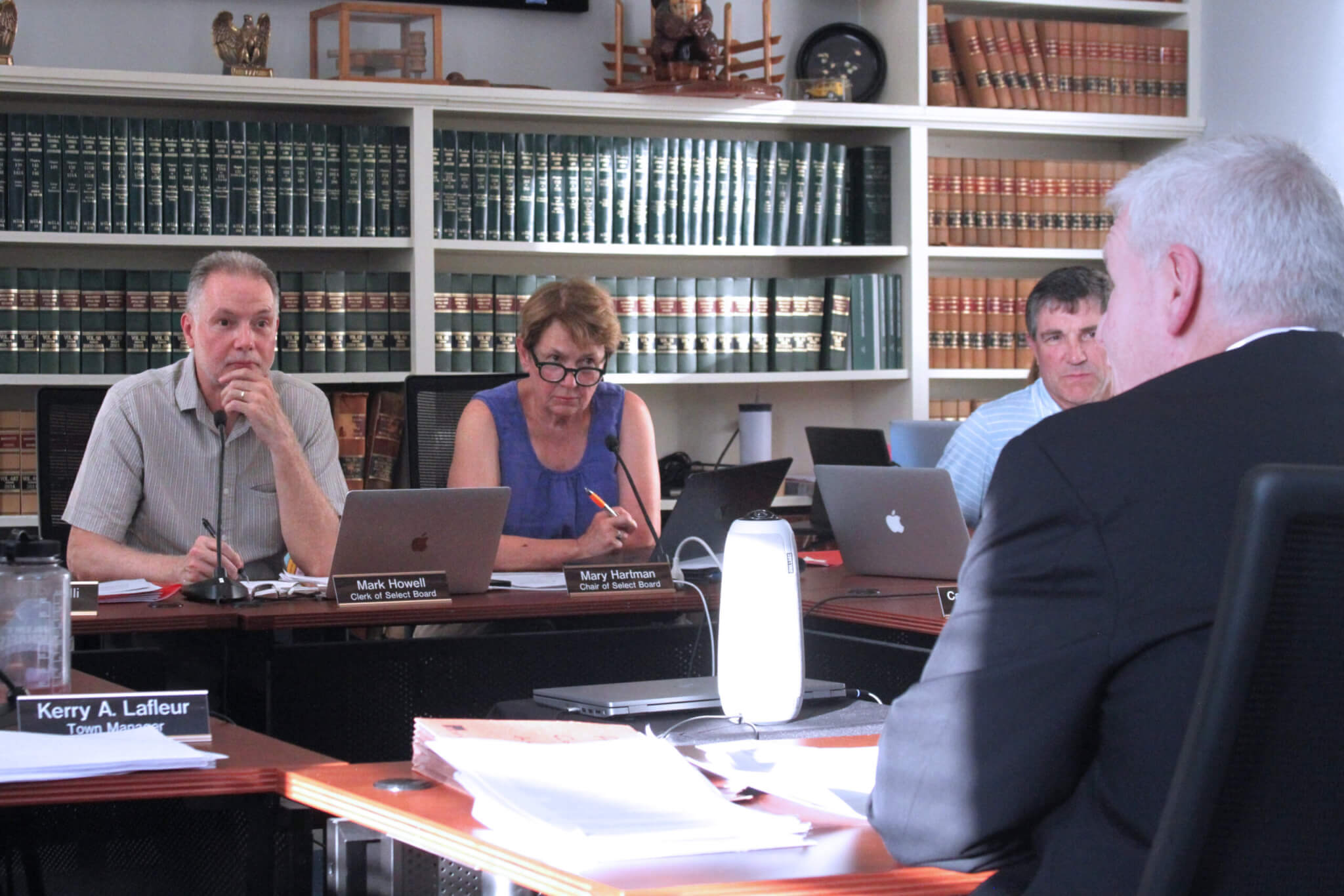 Left to right, Select Board Chair
Mark Howell and board members
Mary Hartman and
Cameron McKennitt listen while telecommunications lawyer Ed Pare presents an AT&T application for “small cell” transmitters. Photo: Dakota Antelman/The Acton Bridge