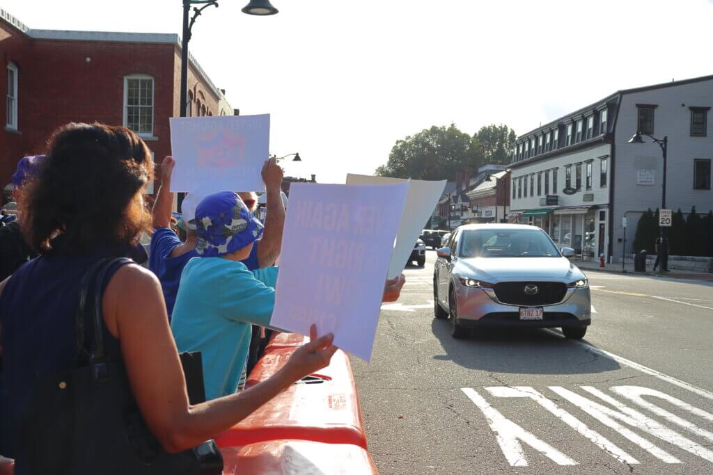 Drivers honked their horns and waved to show support. Photo: Trace Salzbrenner/The Acton Bridge