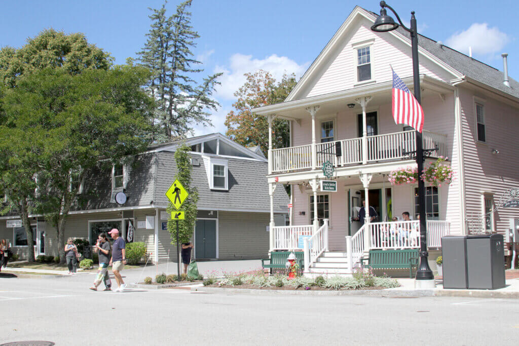 Eva’s Little Kitchen recently replaced Reasons to be Cheerful in West Acton. Photo: Dakota Antelman/The Acton Bridge