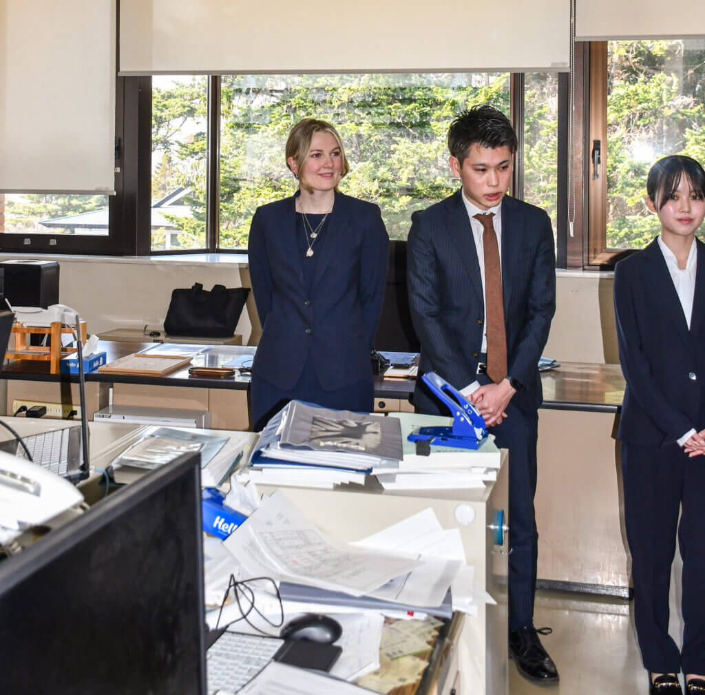 In Japan, new employees customarily introduce themselves to all departments on their first day. This repeated formal introduction was one of the most nerve-racking moments in my first week. Photo by Kodai Kato