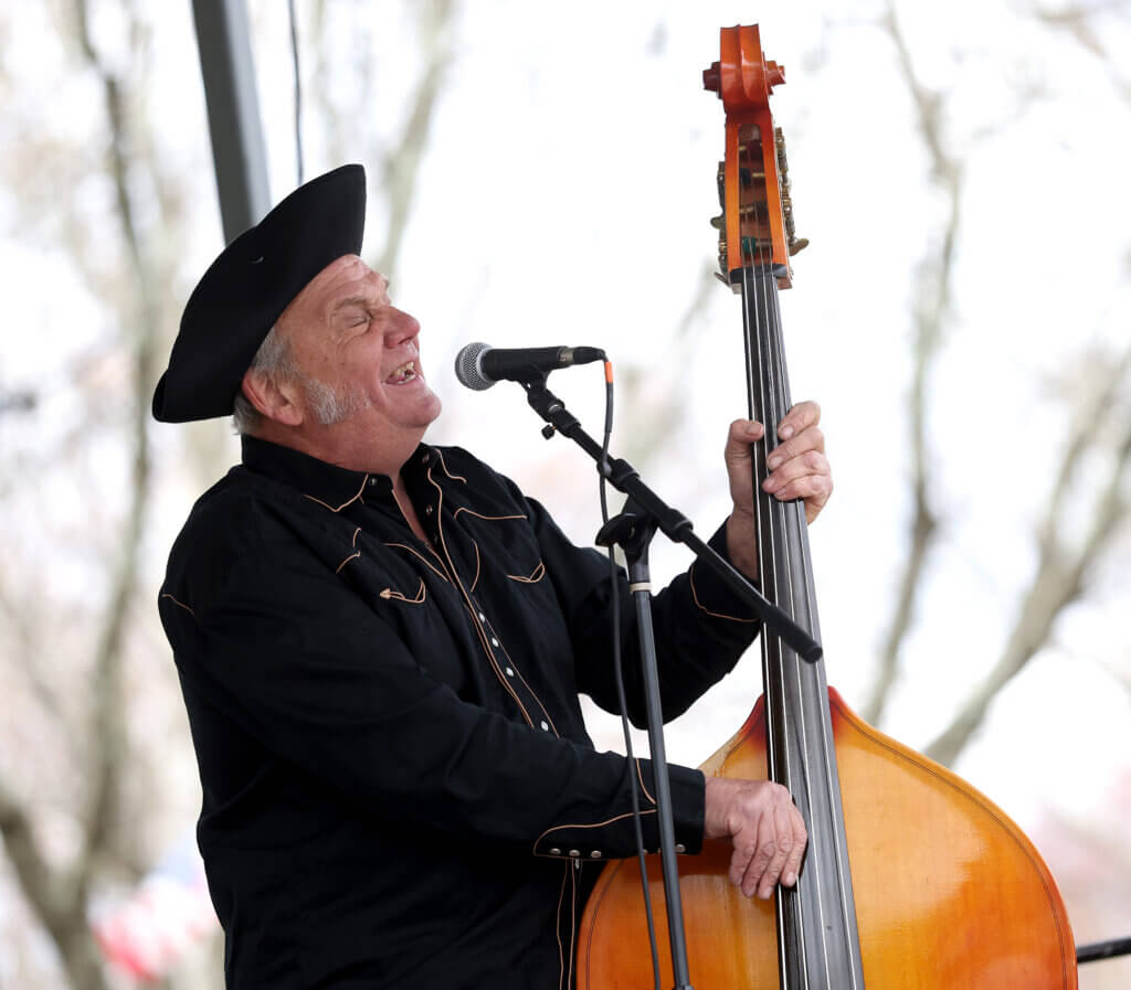 Rich Holbrook of the Dave Foley Band sings and plays bass.
