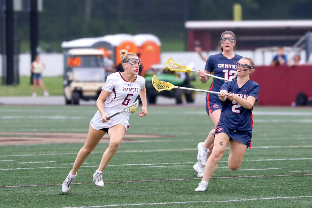 Scarlett Mirak with the ball. Photo by Janel Apuna