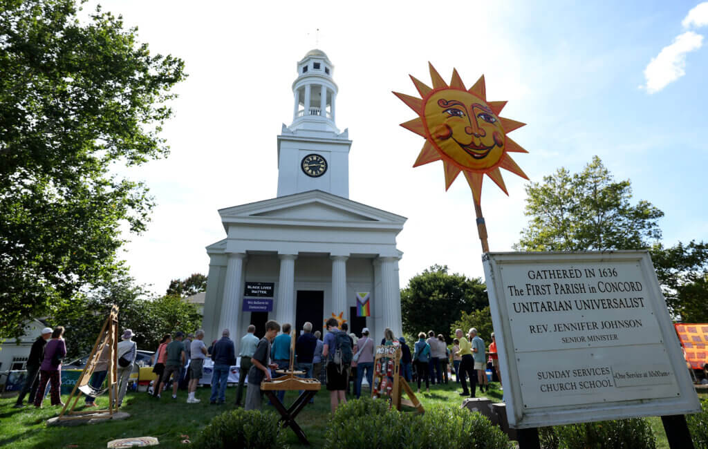 A depiction of a smiling sun presides over the proceedings.