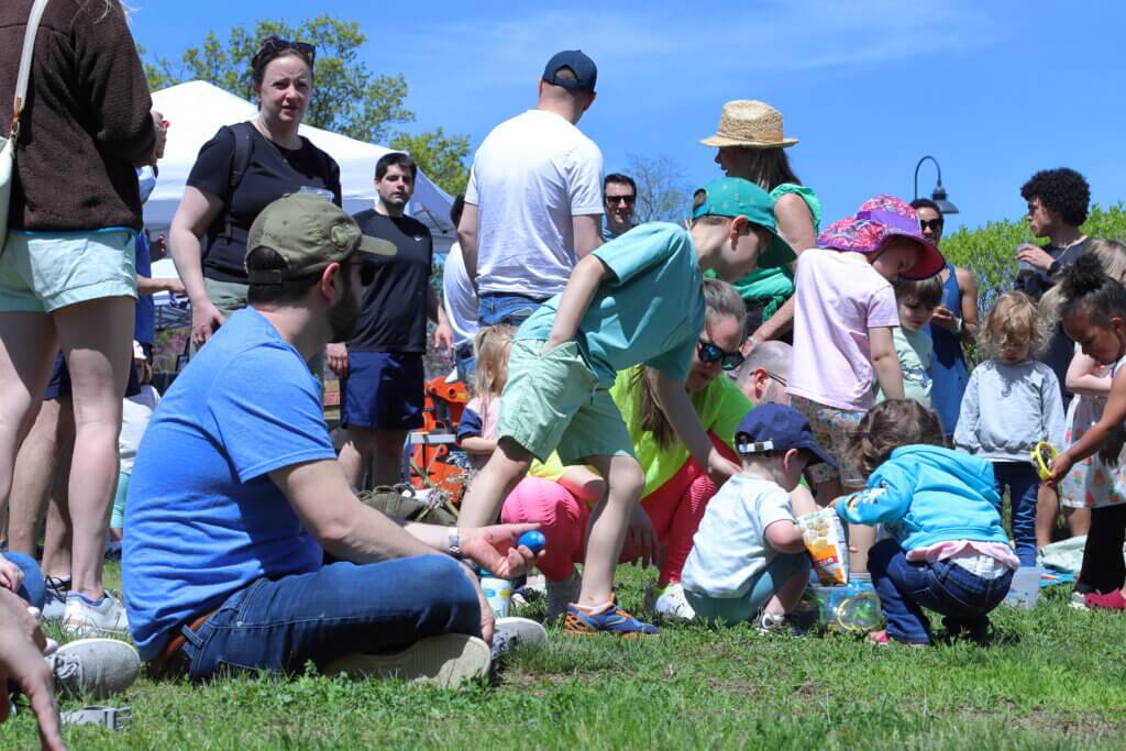 Families gather around to listen to Shon Gordon of The Rockabye Beats. Photo: Trace Salzbrenner/The Acton Bridge