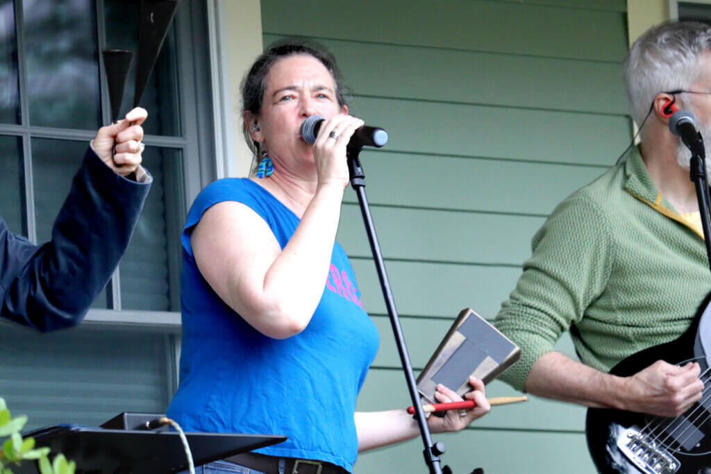 Makes U Wanna performs music from ABBA. Photo: Trace Salzbrenner/The Acton Bridge