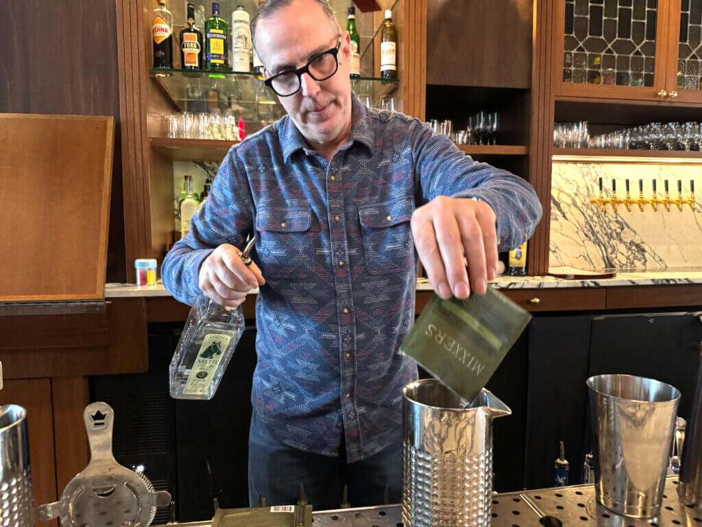 Bartender Jackson Cannon prepares a cocktail with Mixxers. Photo by Gabriel Martins