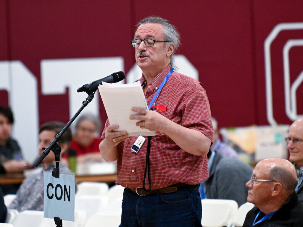 Former Town Meeting head teller Abraham Fisher speaks against the use of clickers during Monday’s Town Meeting. Photo: Ken McGagh/The Acton Bridge